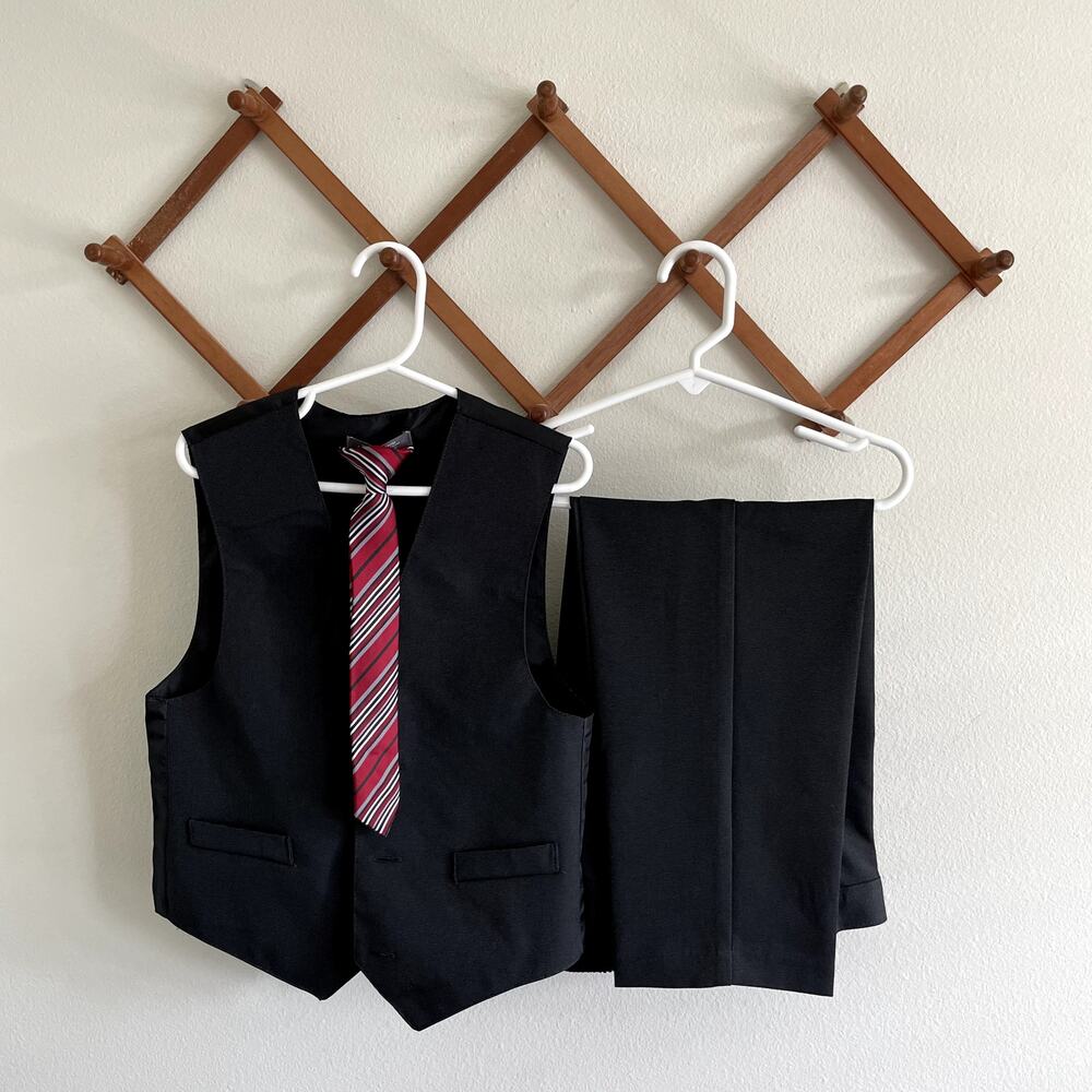 Van Heusen child vest + pant suit 5Y